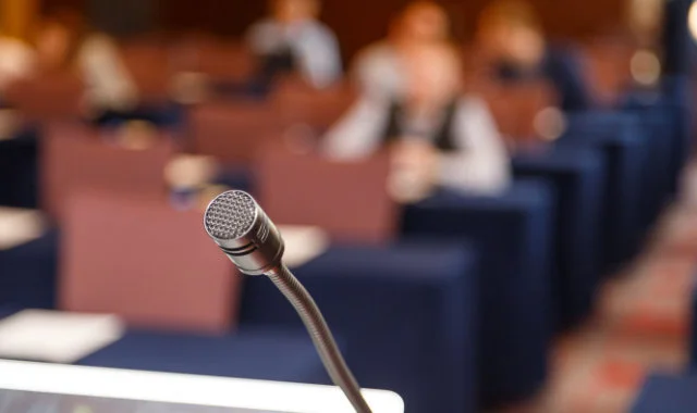 مهارات فن الإلقاء و التواصل و التأثير في مواجهة الجمهور